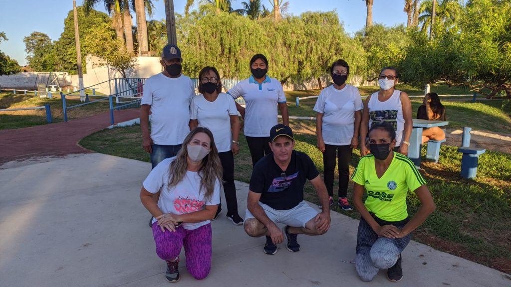 Idosos do Conviver e SCFVI de Amambai marcaram presença na abertura do ano esportivo de 2022