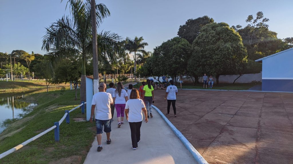 Idosos do Conviver e SCFVI de Amambai marcaram presença na abertura do ano esportivo de 2022