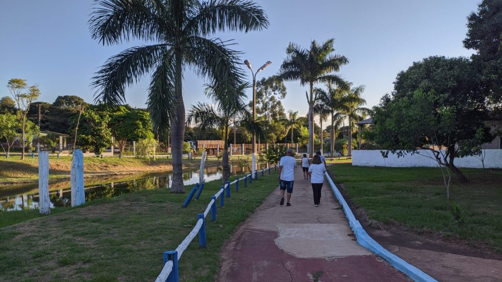 Idosos do Conviver e SCFVI de Amambai marcaram presença na abertura do ano esportivo de 2022