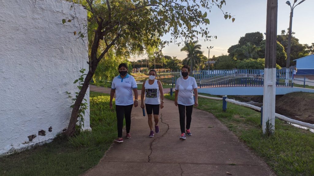 Idosos do Conviver e SCFVI de Amambai marcaram presença na abertura do ano esportivo de 2022