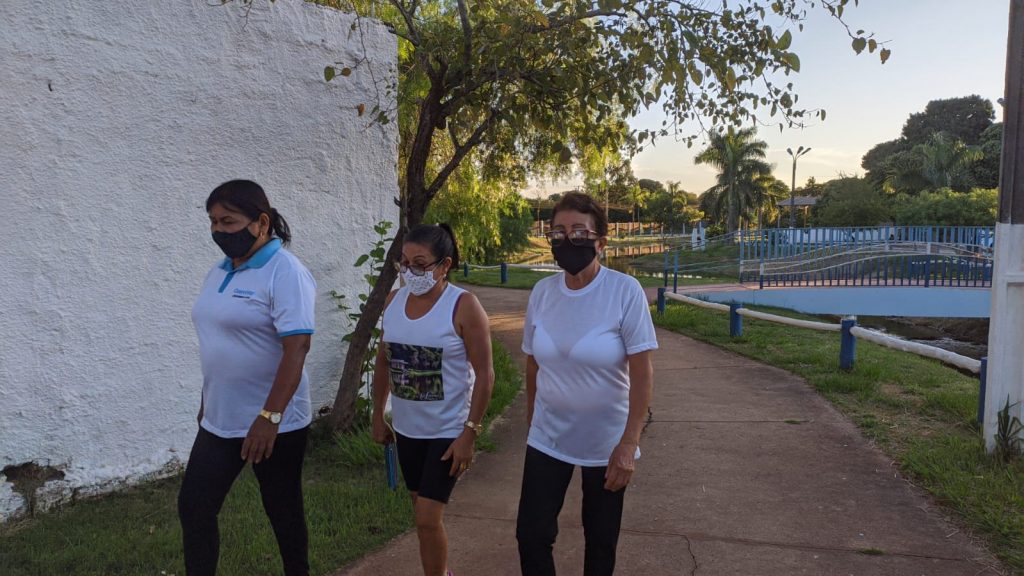 Idosos do Conviver e SCFVI de Amambai marcaram presença na abertura do ano esportivo de 2022