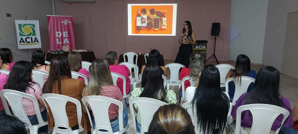 Acia realiza palestra com empreendedora da Angi Chocolates