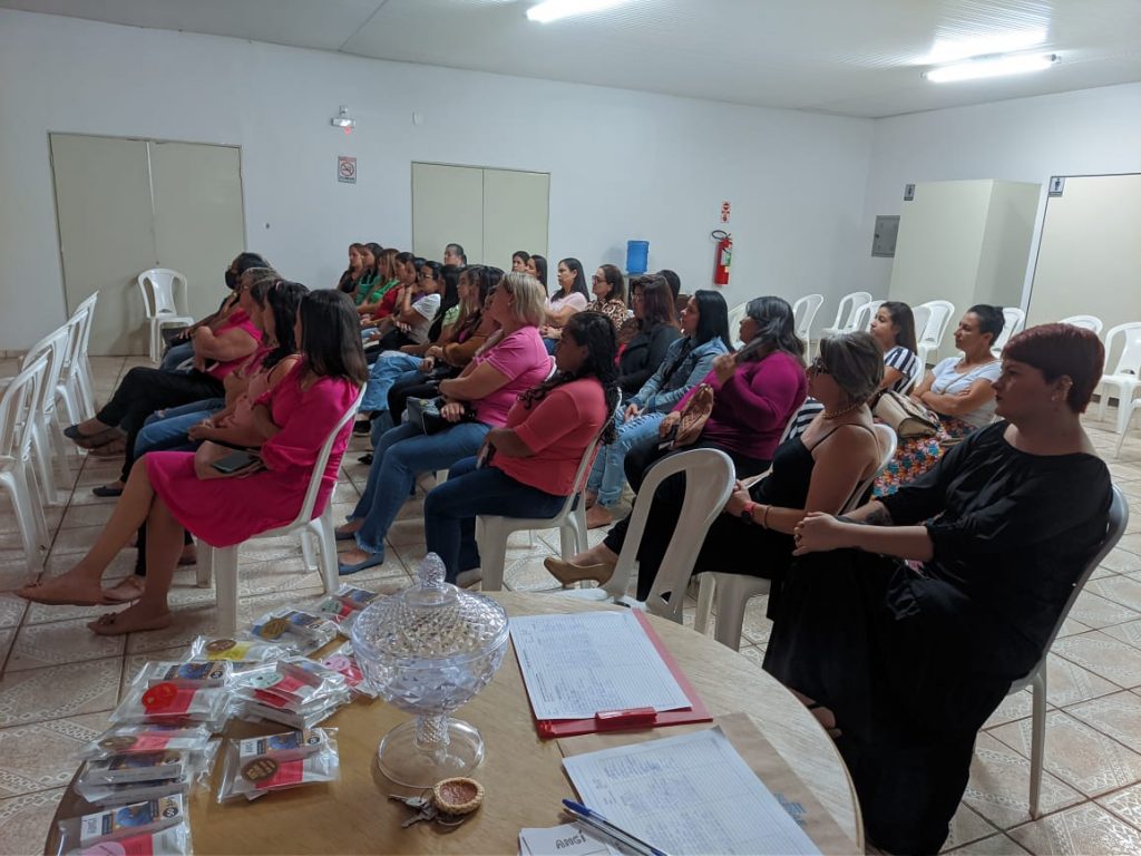 Acia realiza palestra com empreendedora da Angi Chocolates