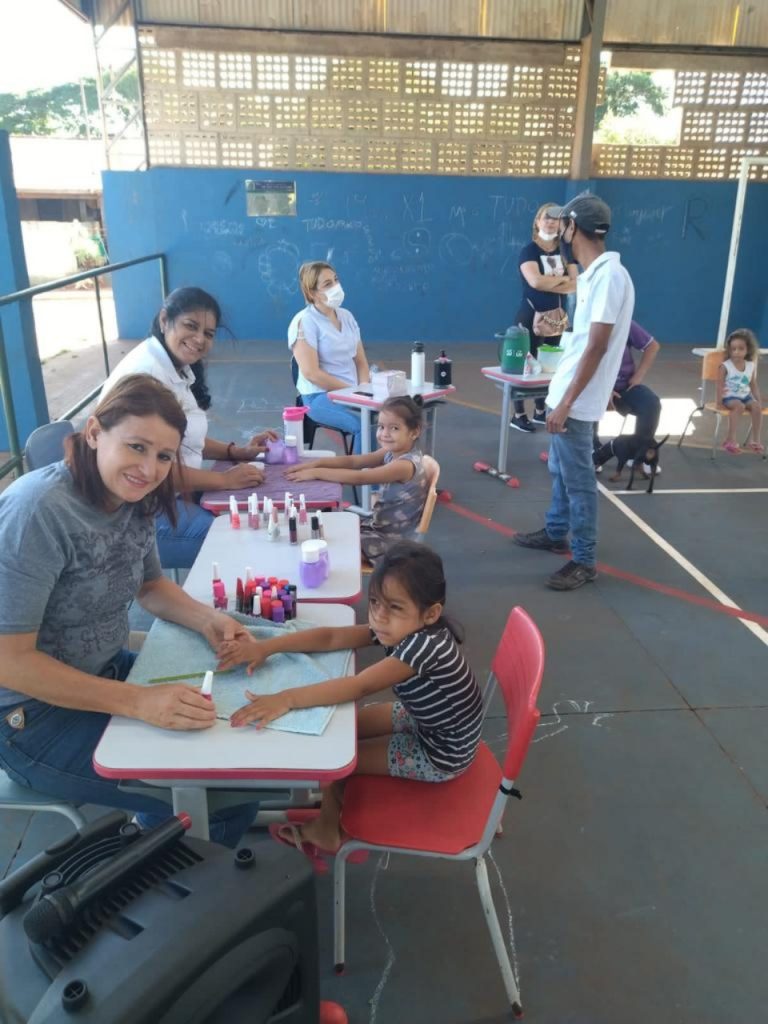 Dia da Beleza na vila Nossa Senhora Aparecida elevou a autoestima de mais de 20 mulheres nesta segunda (7)