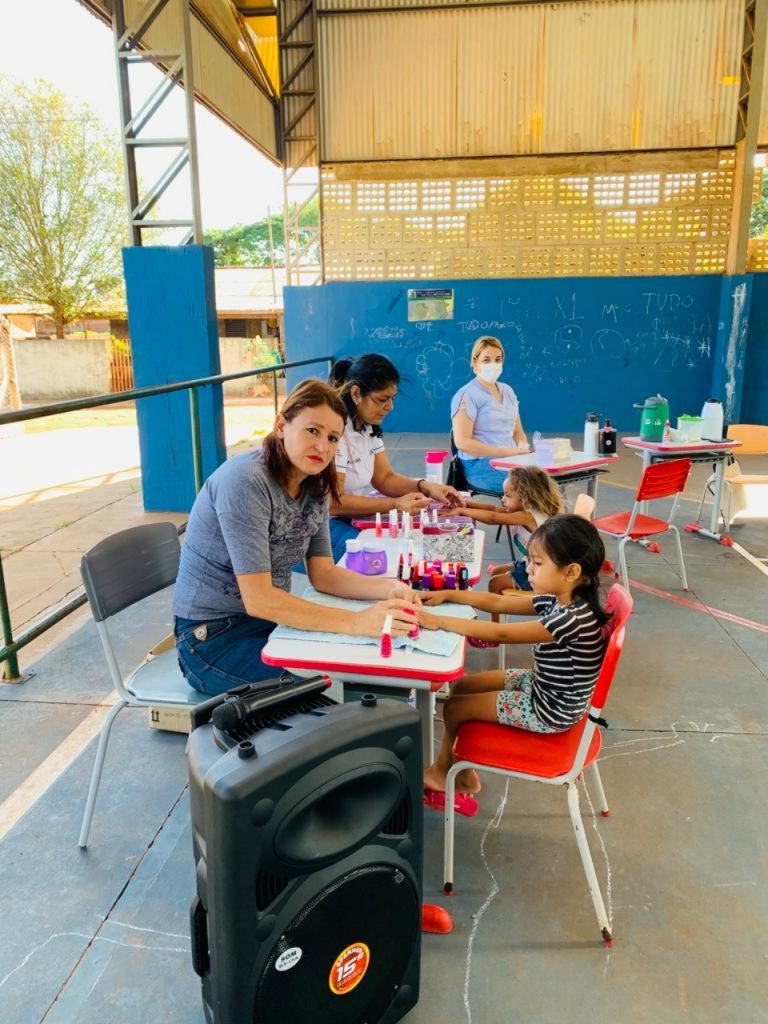 Dia da Beleza na vila Nossa Senhora Aparecida elevou a autoestima de mais de 20 mulheres nesta segunda (7)