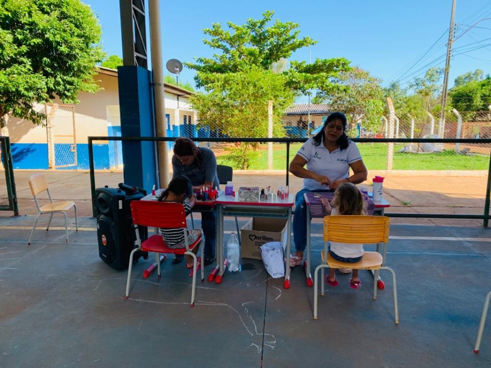 Dia da Beleza na vila Nossa Senhora Aparecida elevou a autoestima de mais de 20 mulheres nesta segunda (7)