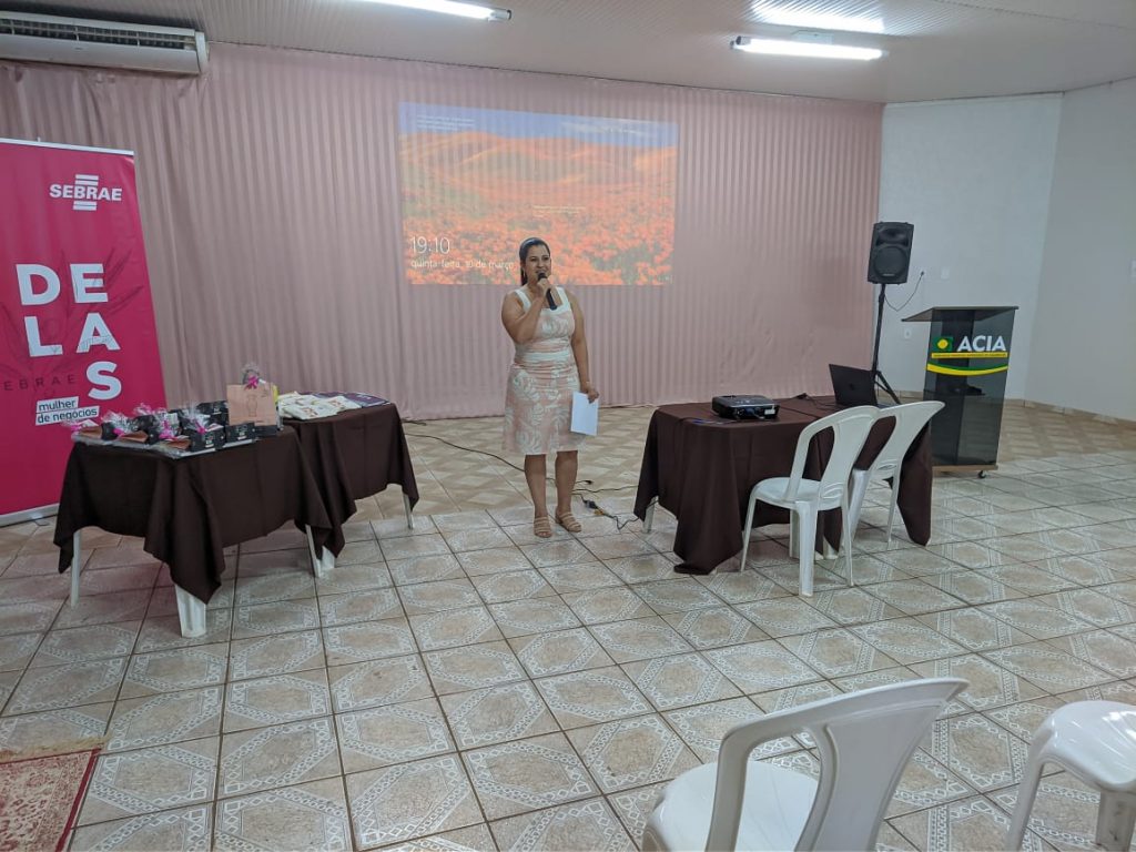 Acia realiza palestra com empreendedora da Angi Chocolates