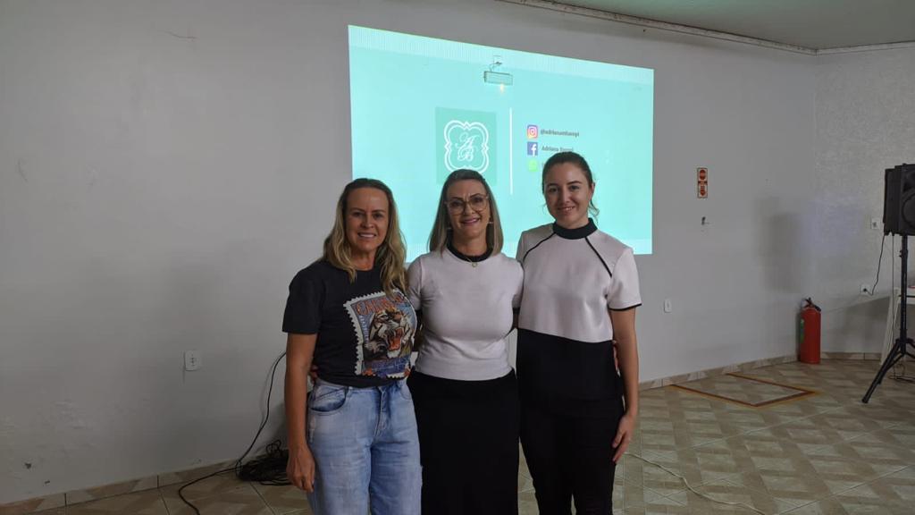 Empresária Adriana Bampi ministrou palestra de incentivo à mulheres empreendedoras de Amambai