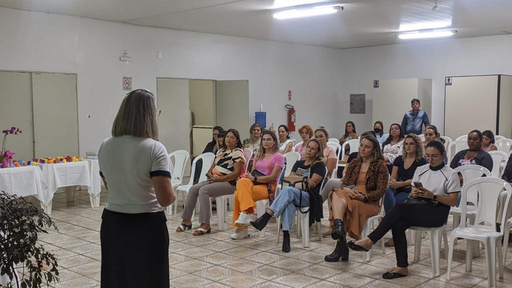 Empresária Adriana Bampi ministrou palestra de incentivo à mulheres empreendedoras de Amambai