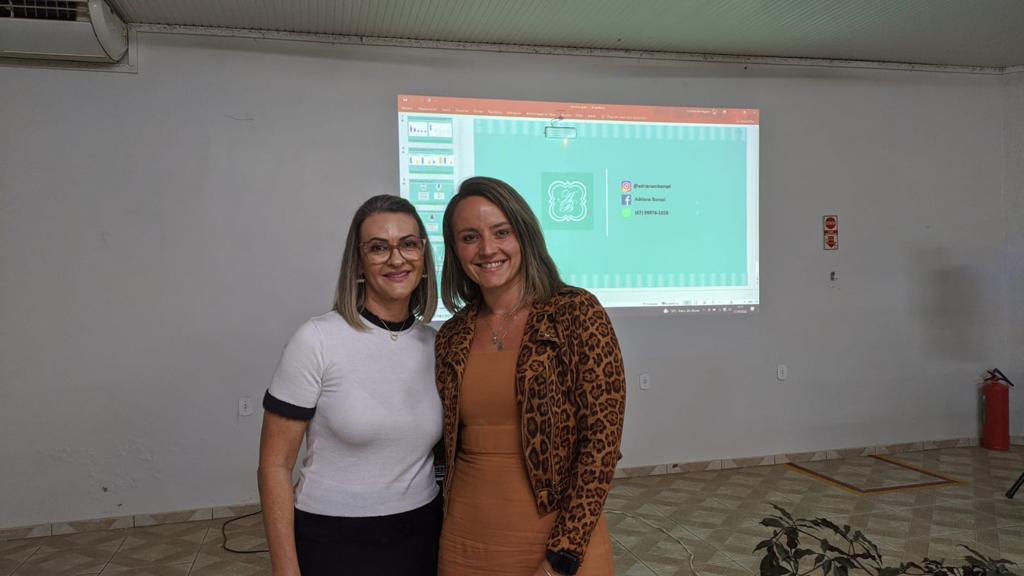 Empresária Adriana Bampi ministrou palestra de incentivo à mulheres empreendedoras de Amambai