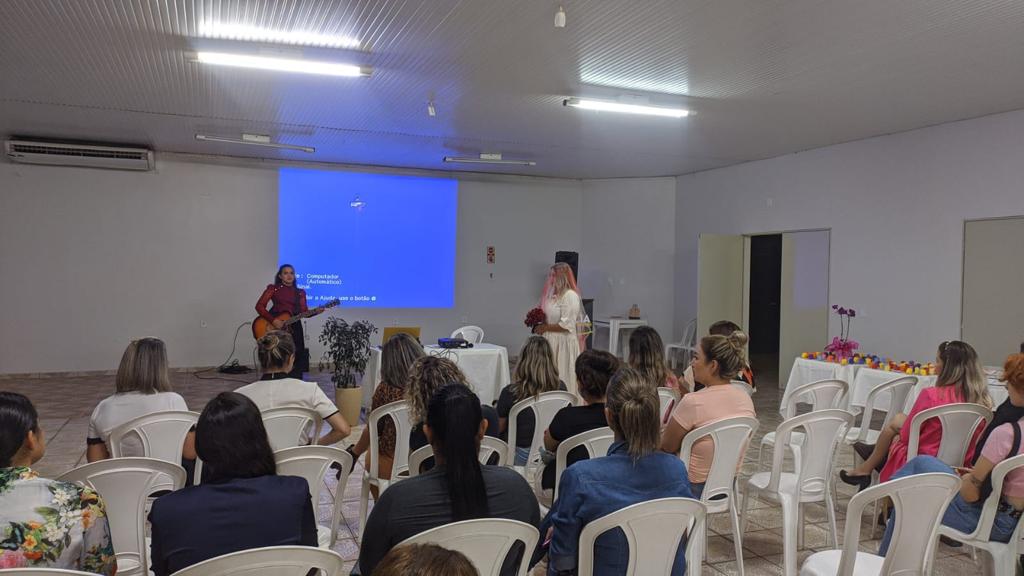 Empresária Adriana Bampi ministrou palestra de incentivo à mulheres empreendedoras de Amambai