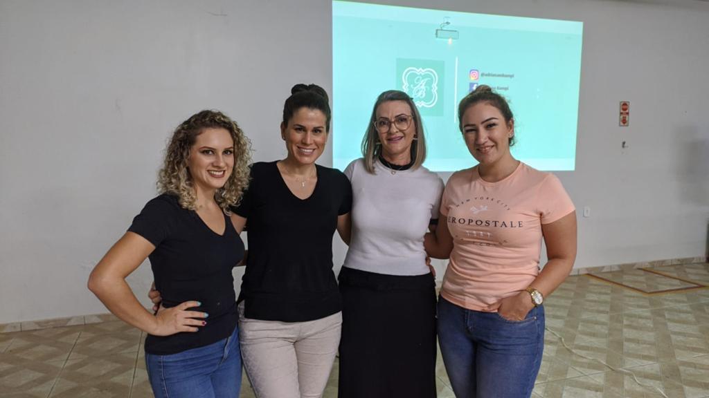 Empresária Adriana Bampi ministrou palestra de incentivo à mulheres empreendedoras de Amambai