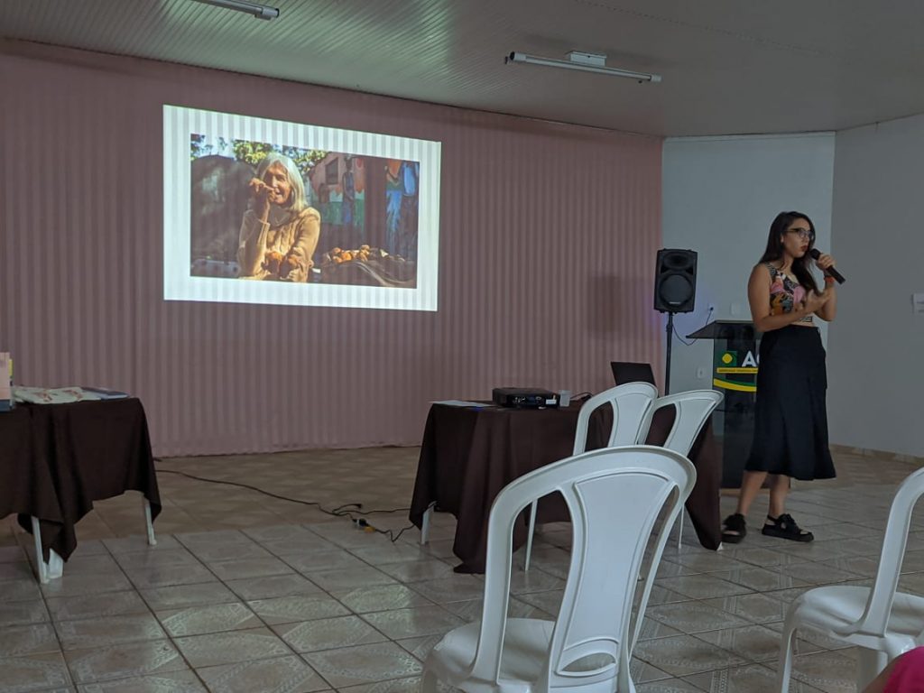 Acia realiza palestra com empreendedora da Angi Chocolates