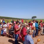 Demonstrando a força e beleza de sua cultura, Aldeia Limão Verde realiza passeata em rodovia