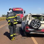 Carro é consumido por chamas em Amambai