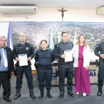 Câmara homenageia policiais militares por profissionalismo que salvou a vida de pai de família em Amambai