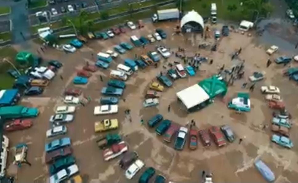 Exposição de carros antigos movimenta estacionamento da Ponte Estaiada -  OitoMeia