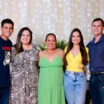 Com amigos e familiares, filiados do Simted comemoram o Dia do Professor com jantar e show