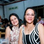 Com amigos e familiares, filiados do Simted comemoram o Dia do Professor com jantar e show