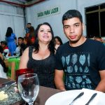 Com amigos e familiares, filiados do Simted comemoram o Dia do Professor com jantar e show