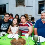 Com amigos e familiares, filiados do Simted comemoram o Dia do Professor com jantar e show