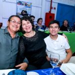 Com amigos e familiares, filiados do Simted comemoram o Dia do Professor com jantar e show