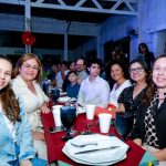 Com amigos e familiares, filiados do Simted comemoram o Dia do Professor com jantar e show