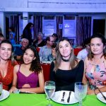 Com amigos e familiares, filiados do Simted comemoram o Dia do Professor com jantar e show