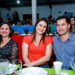 Com amigos e familiares, filiados do Simted comemoram o Dia do Professor com jantar e show