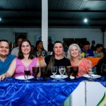 Com amigos e familiares, filiados do Simted comemoram o Dia do Professor com jantar e show