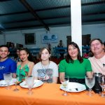 Com amigos e familiares, filiados do Simted comemoram o Dia do Professor com jantar e show