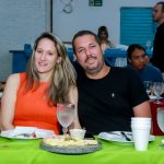 Com amigos e familiares, filiados do Simted comemoram o Dia do Professor com jantar e show