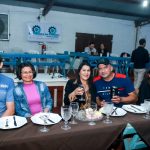 Com amigos e familiares, filiados do Simted comemoram o Dia do Professor com jantar e show