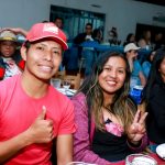 Com amigos e familiares, filiados do Simted comemoram o Dia do Professor com jantar e show