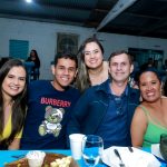 Com amigos e familiares, filiados do Simted comemoram o Dia do Professor com jantar e show