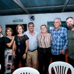 Com amigos e familiares, filiados do Simted comemoram o Dia do Professor com jantar e show