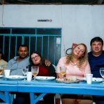 Com amigos e familiares, filiados do Simted comemoram o Dia do Professor com jantar e show