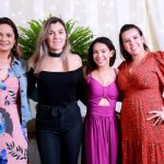 Com amigos e familiares, filiados do Simted comemoram o Dia do Professor com jantar e show