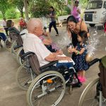 Lar do Idoso recebeu a visita da coelhinha da Páscoa na quinta-feira (6)