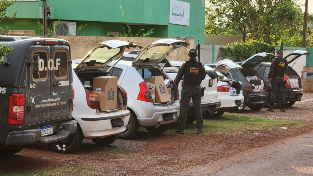 DOF intercepta comboio de contrabandistas de cigarros e recupera carro roubado