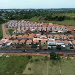 Prefeitura de Amambai intensifica frentes de asfalto no residencial Pôr do Sol II