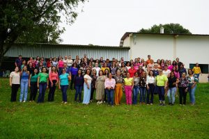 Simted de Amambai realiza confraternização com profissionais da educação na Fazenda Rincão Bonito