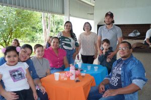 Simted de Amambai realiza confraternização com profissionais da educação na Fazenda Rincão Bonito