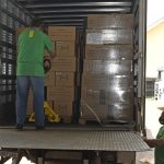 Organização e logística garantem entrega de uniformes e kits aos alunos