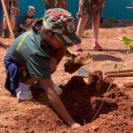 Crianças marcam o Dia da Árvore com plantio de mudas no CEINF Rosa Maria Osorski