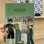 Livro "Adolescer" foi lançado nesta quinta-feira (26) na UEMS de Amambai