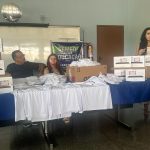 Prefeito Dr. Bandeira comemora entrega de tablets e camisetas para Agentes Comunitários de Saúde e de Endemias