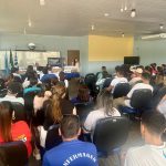 Prefeito Dr. Bandeira comemora entrega de tablets e camisetas para Agentes Comunitários de Saúde e de Endemias