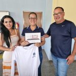 Prefeito Dr. Bandeira comemora entrega de tablets e camisetas para Agentes Comunitários de Saúde e de Endemias