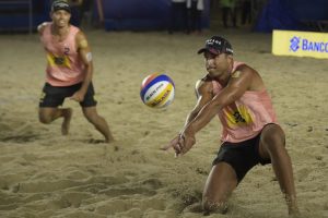 Beneficiário do Bolsa Atleta, Arthur Mariano é campeão da temporada 2024 do Circuito Brasileiro de Vôlei de Praia